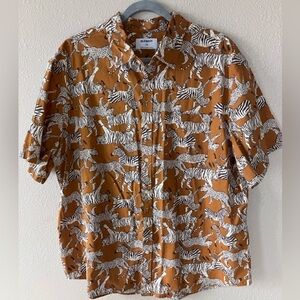 Old Navy Men’s Animal Print Button Down Shirt XXL Brown Tigers Cheetahs